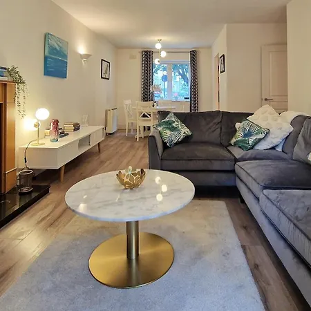 2 Bed In Leafy Sandymount 4